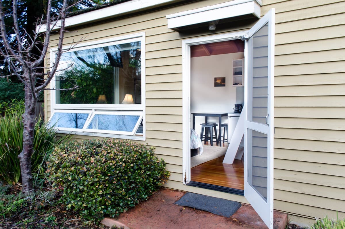 Guesthouse in Menlo Park · ★4.84 · Studio · 1 bed · 1 bath - Image 12