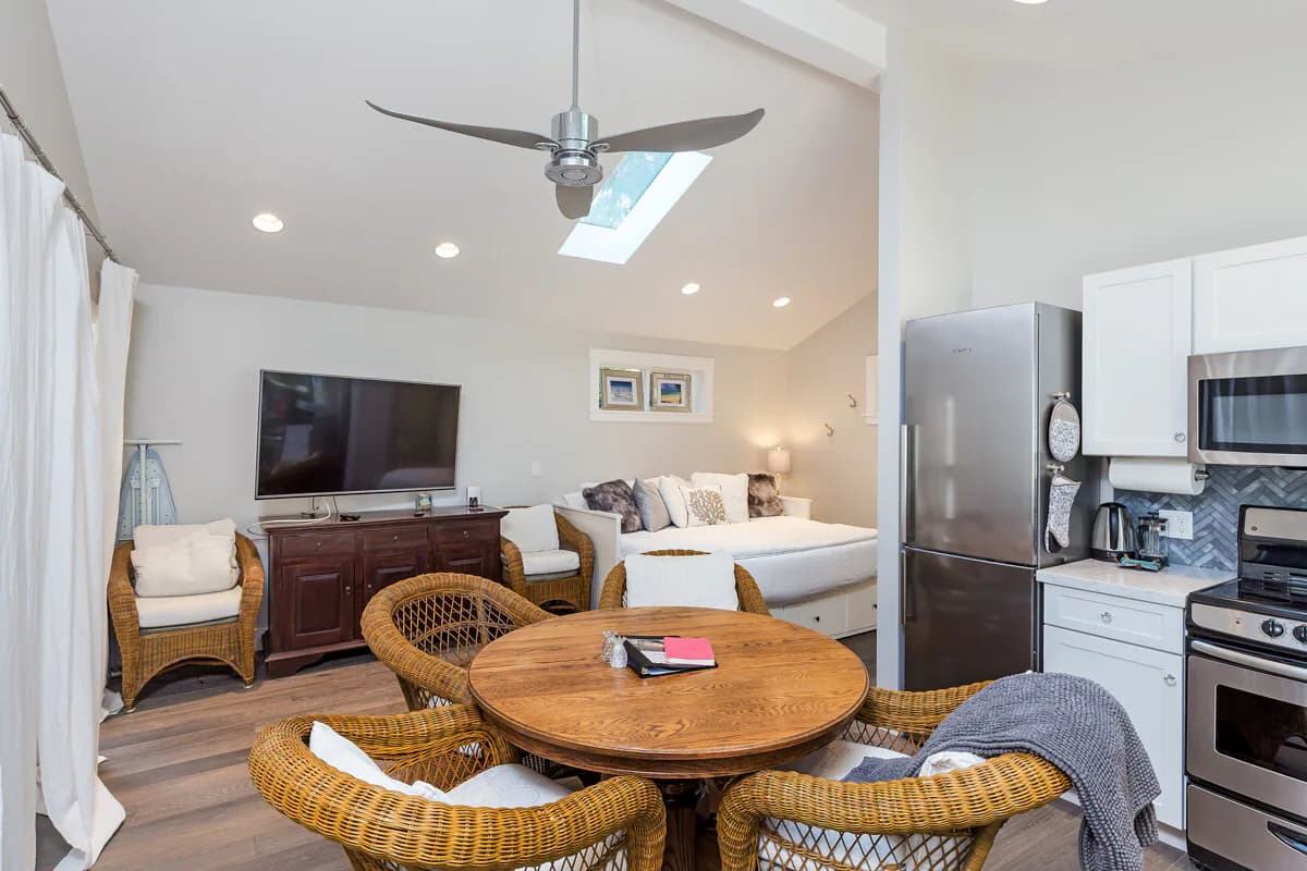 Guesthouse in Mountain View · ★4.94 · Studio · 2 beds · 1 bath - Image 7
