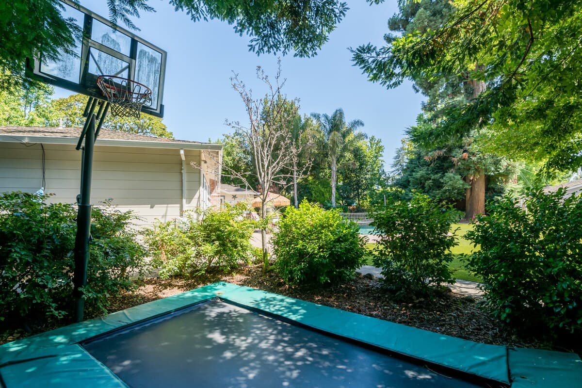 Home in Menlo Park · ★4.91 · 4 bedrooms · 5 beds · 2.5 baths - Image 29