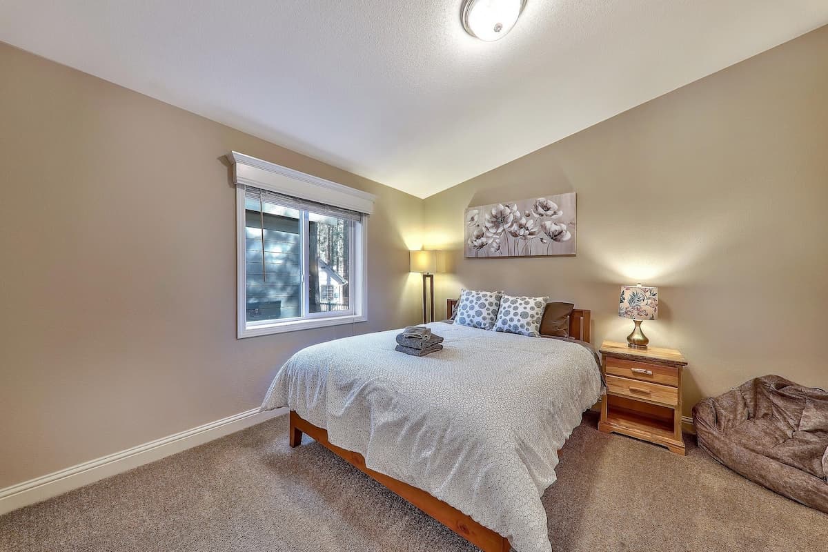 Gated Townhome, AC, Walk to Heavenly & Casinos - Photo 1