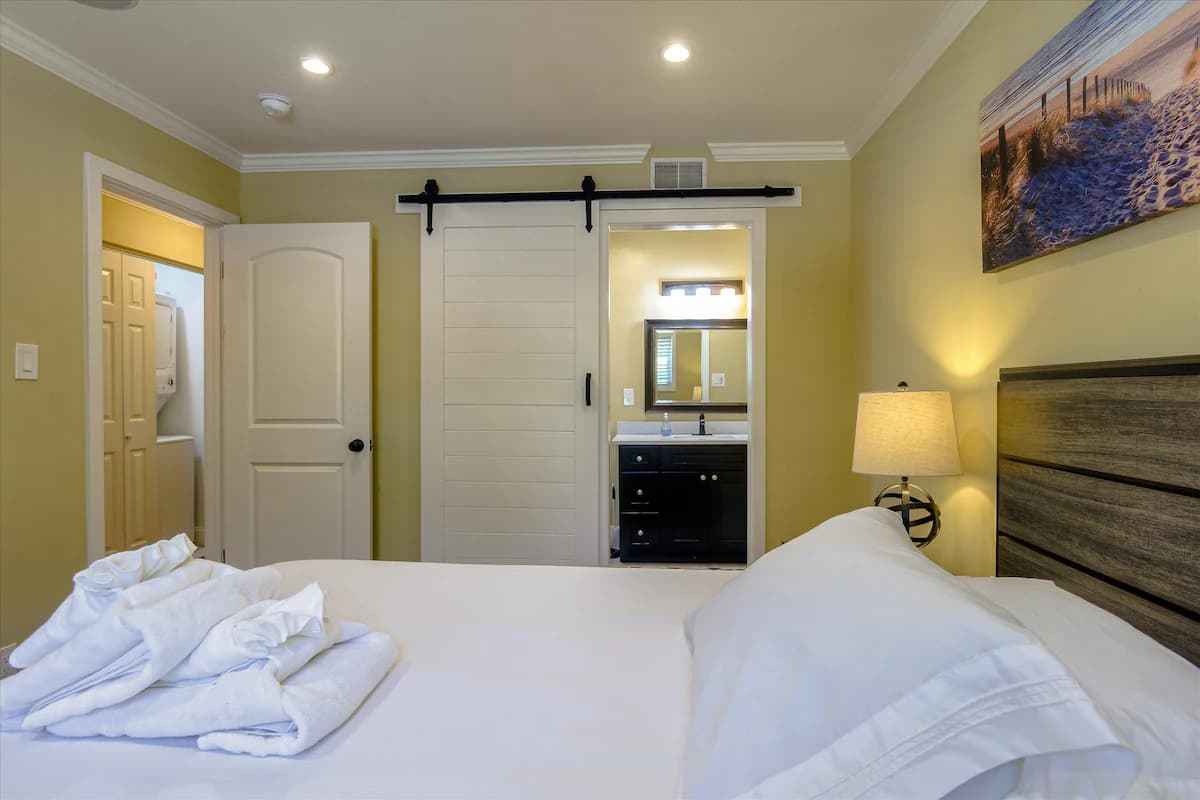 Home in Mountain View · ★4.97 · 3 bedrooms · 3 beds · 2 baths - Image 12