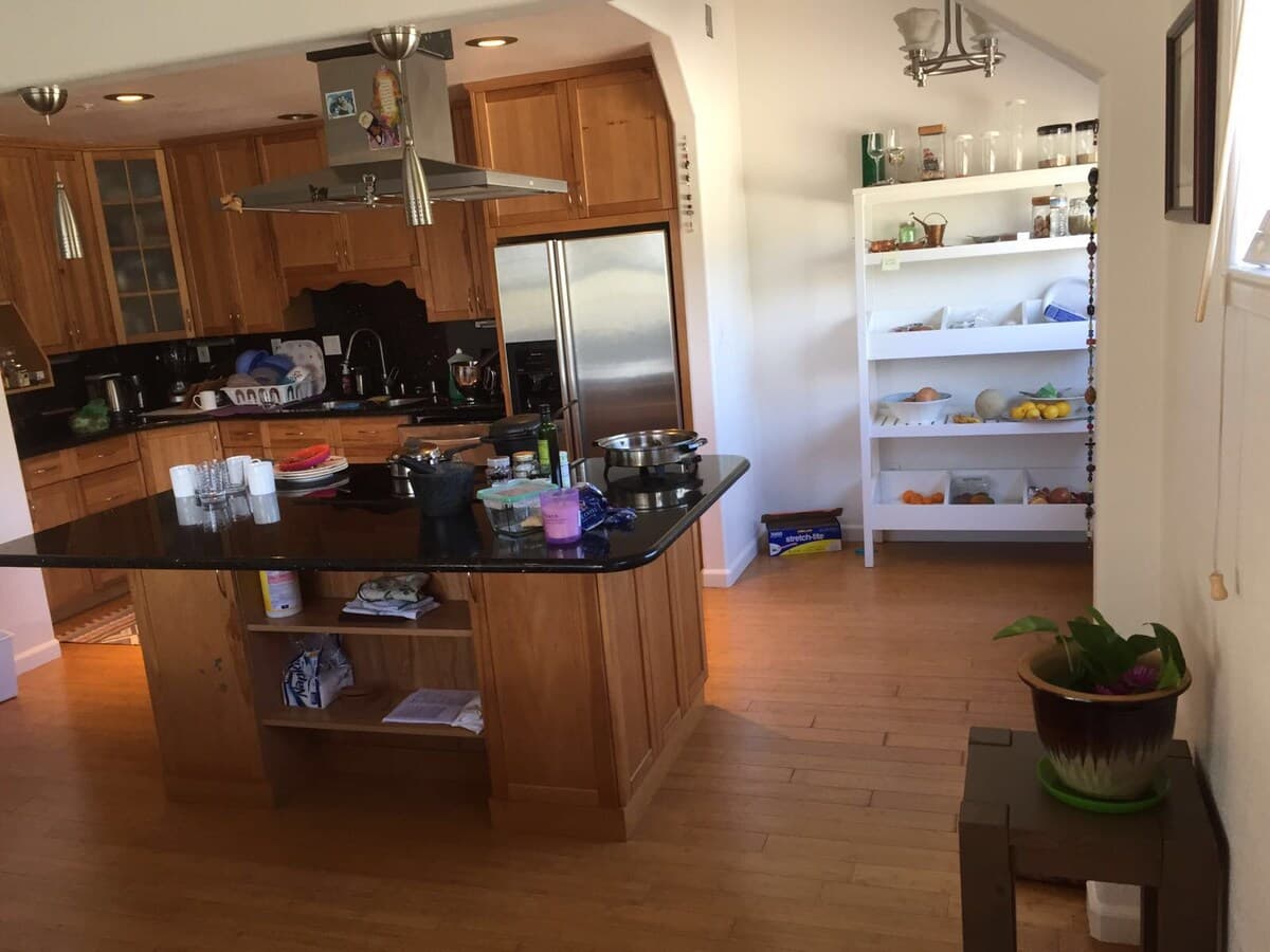 Silicon Valley Family Home, Pool & Gym Access - Photo 19