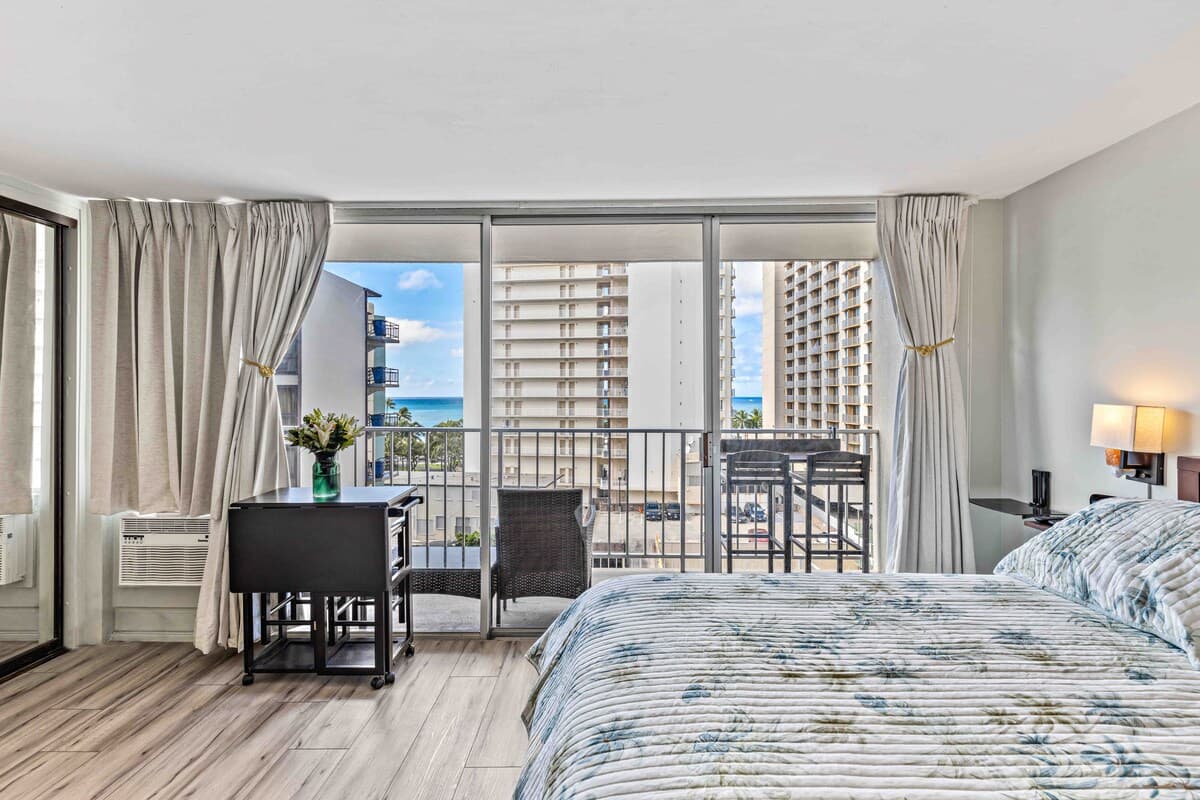 Condo in Honolulu · ★4.83 · Studio · 2 beds · 1 bath - Image 21