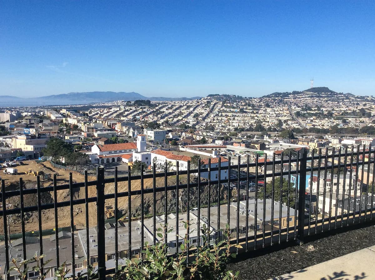 Townhouse in Daly City · ★4.89 · 1 bedroom · 1 bed · 1 bath - Image 3