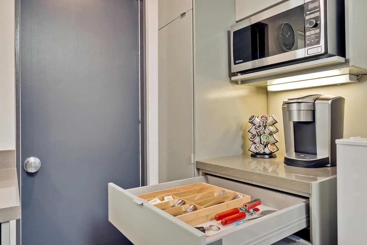 Guesthouse in Palo Alto · ★4.96 · 2 bedrooms · 3 beds · 1 bath - Image 11