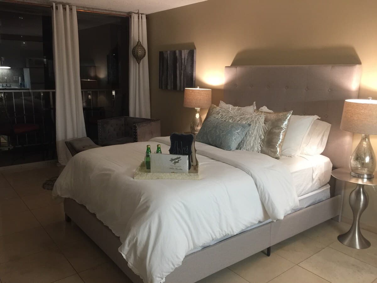 Condo in Honolulu · ★4.79 · Studio · 1 bed · 1 shared bath - Image 28