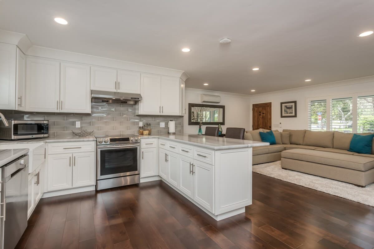 Home in Mountain View · ★4.93 · 2 bedrooms · 3 beds · 2 baths - Image 3