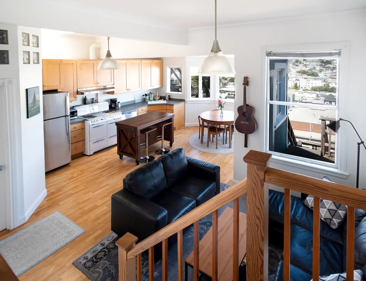Quiet Hilltop Home with City Views - Photo 17