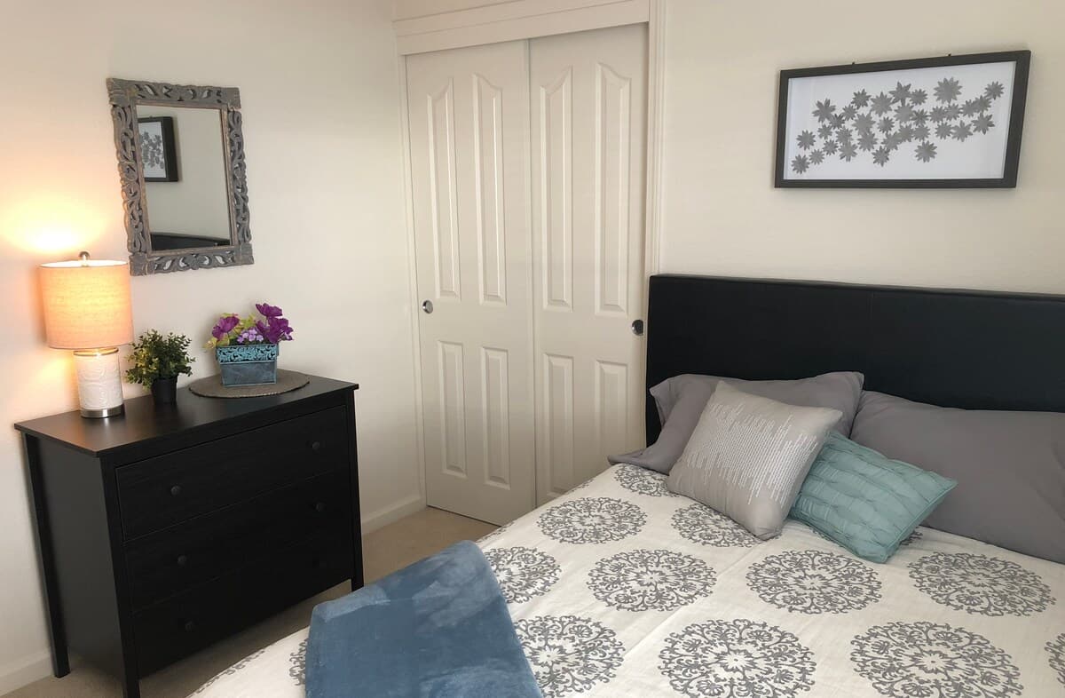 Home in East Palo Alto · ★4.79 · 4 bedrooms · 5 beds · 2.5 baths - Image 21