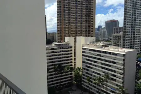 Condo in Honolulu · ★4.64 · Studio · 1 bed · 1 private bath - Image 13