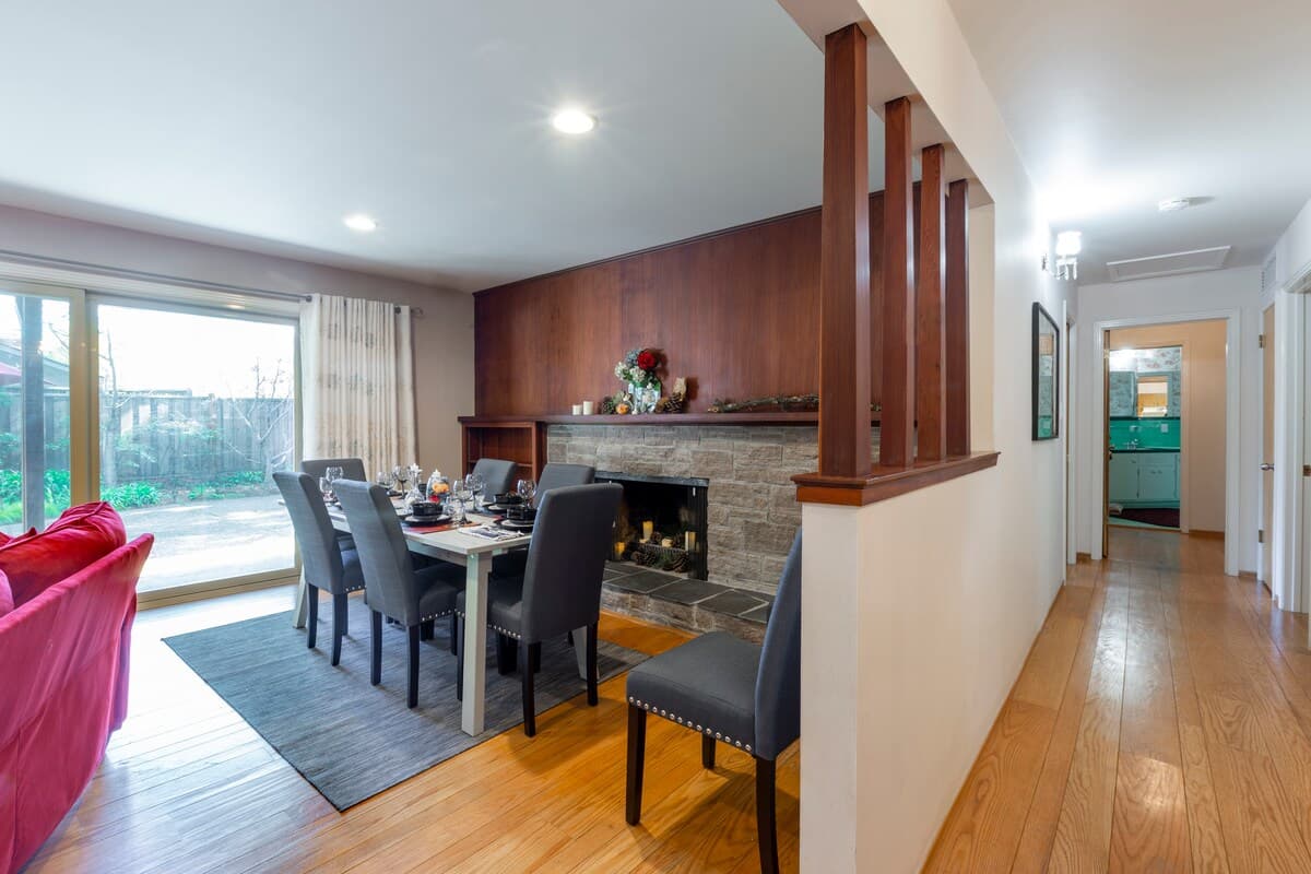 Home in Menlo Park · ★4.77 · 5 bedrooms · 6 beds · 3 baths - Image 16