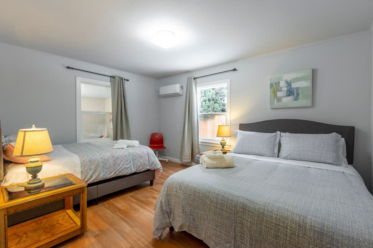 Home in Redwood City · ★4.6 · 3 bedrooms · 5 beds · 2 baths - Image 10