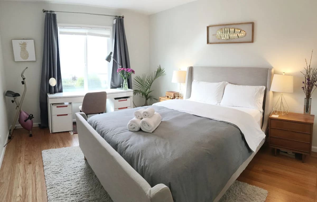 Private Room, Hilltop, Walkable to Downtown SF - Photo 8
