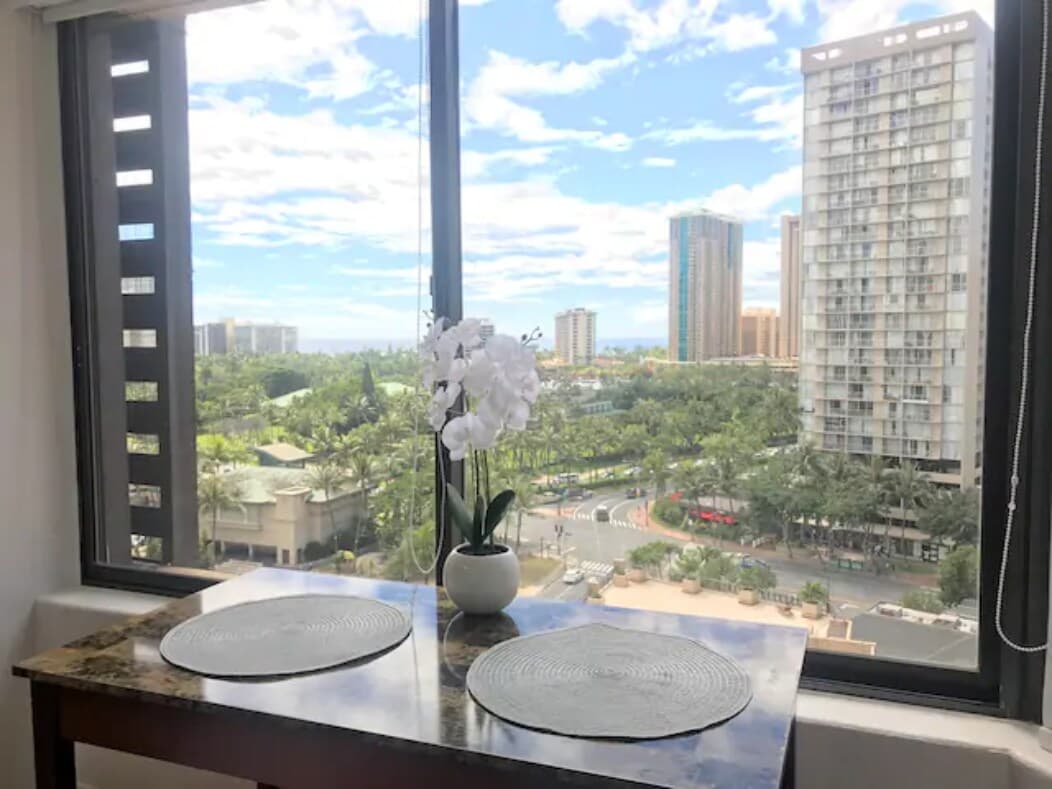 Condo in Honolulu · ★4.75 · Studio · 1 bed · 1 shared bath - Image 8