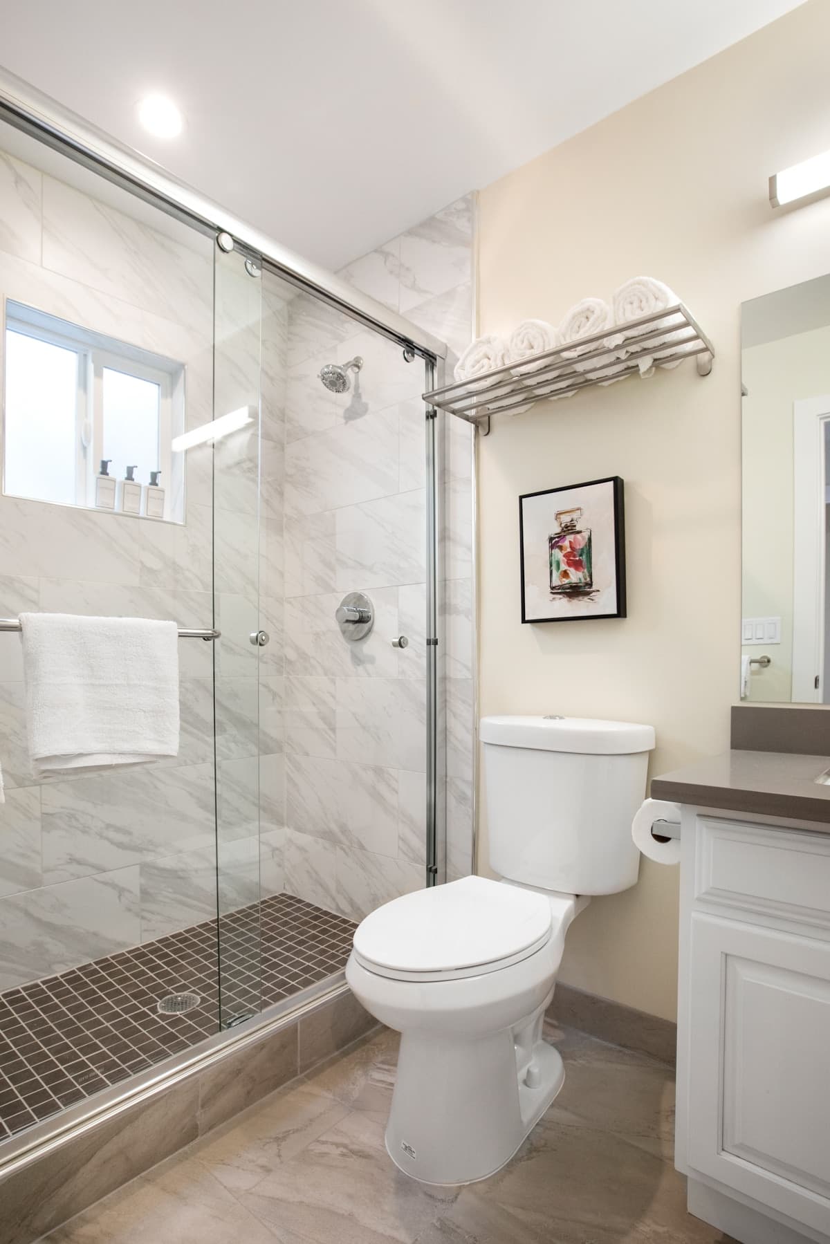 Home in Daly City · ★4.98 · 5 bedrooms · 7 beds · 5 baths - Image 30