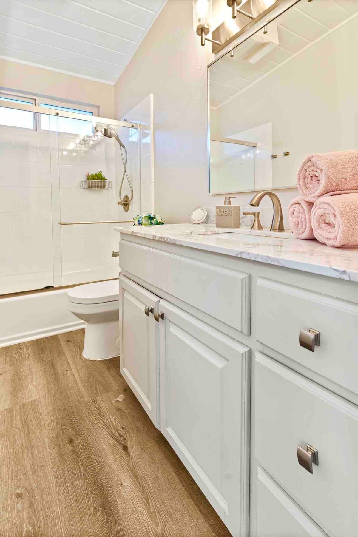 Home in Menlo Park · ★4.81 · 4 bedrooms · 7 beds · 2 baths - Image 28