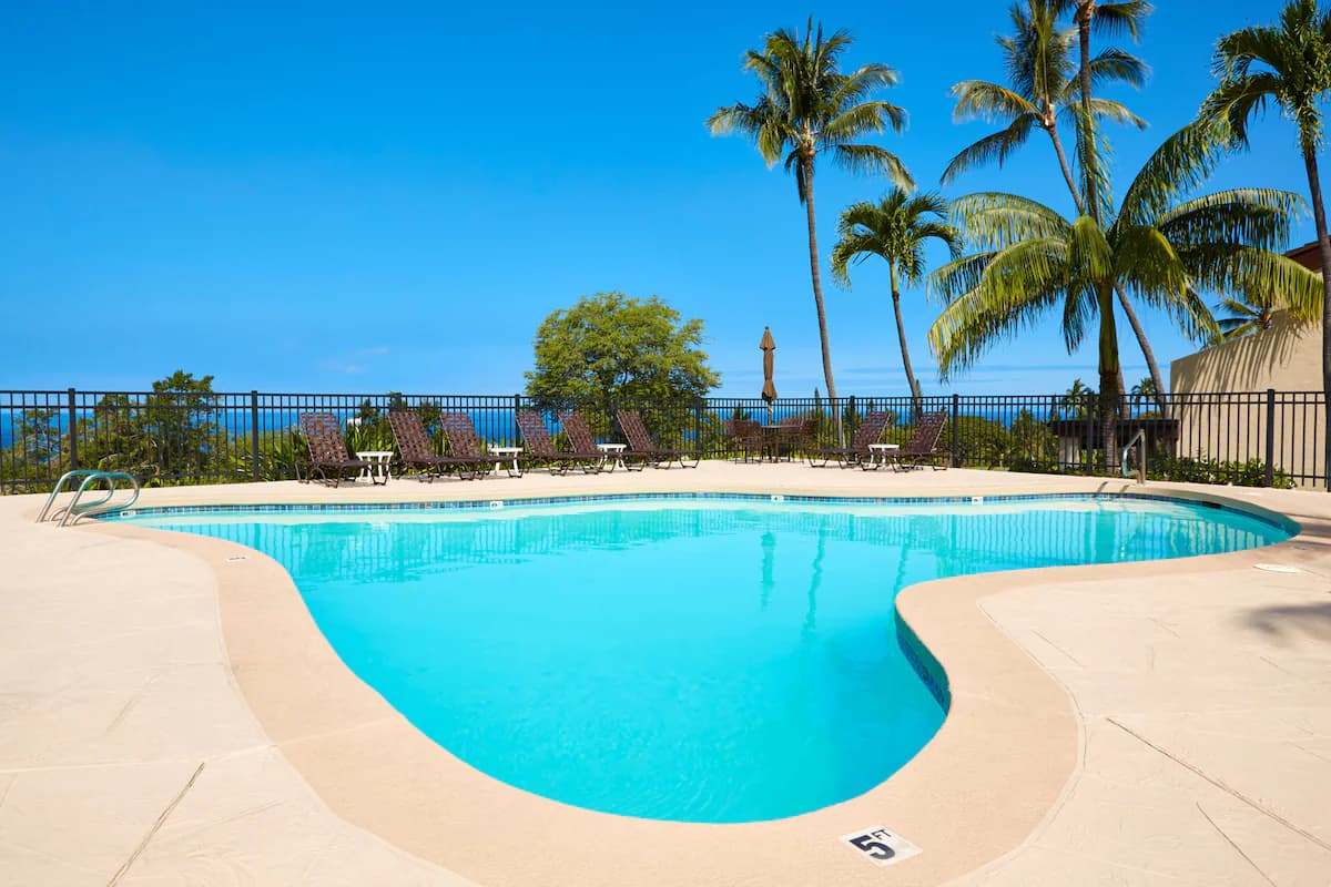 Condo in Kailua-Kona · ★4.96 · 3 bedrooms · 4 beds · 3 baths - Image 33