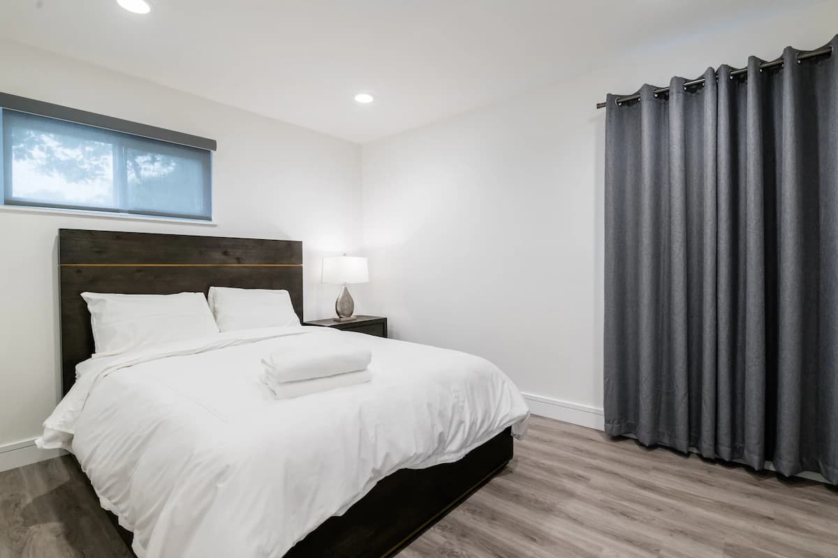 Home in East Palo Alto · ★4.88 · 3 bedrooms · 3 beds · 1.5 baths - Image 28