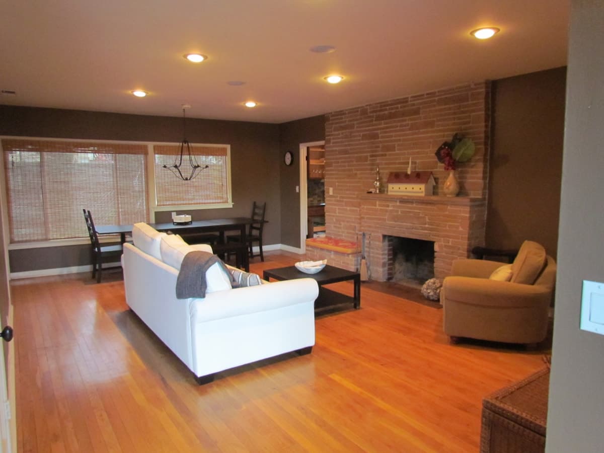 Home in Mountain View · ★4.91 · 3 bedrooms · 7 beds · 2 baths - Image 1