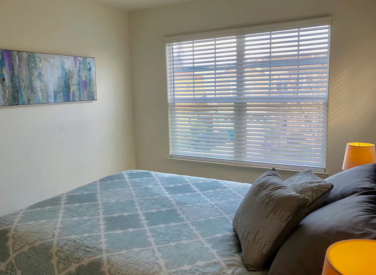 Home in East Palo Alto · ★4.79 · 4 bedrooms · 5 beds · 2.5 baths - Image 19