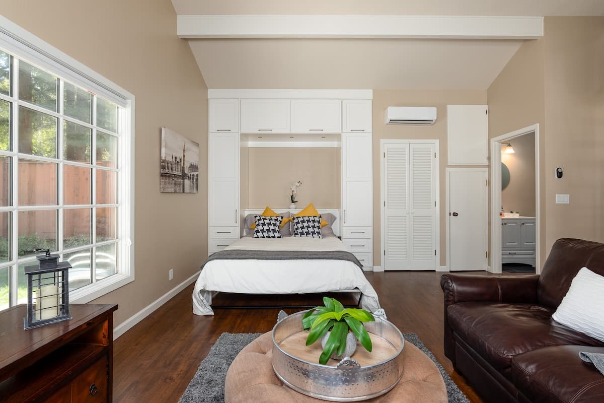 Guesthouse in Menlo Park · ★4.98 · Studio · 3 beds · 1 bath - Image 2