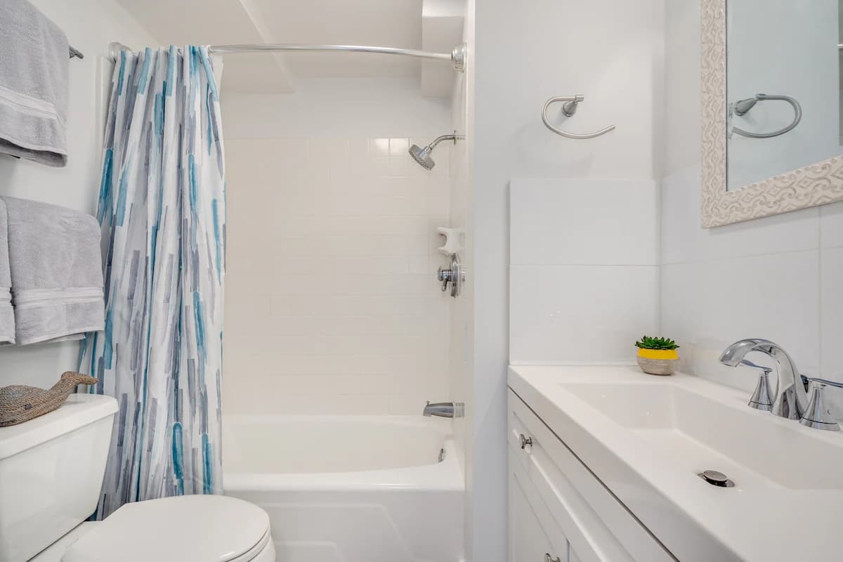 Waikiki Bungalow - Image 12