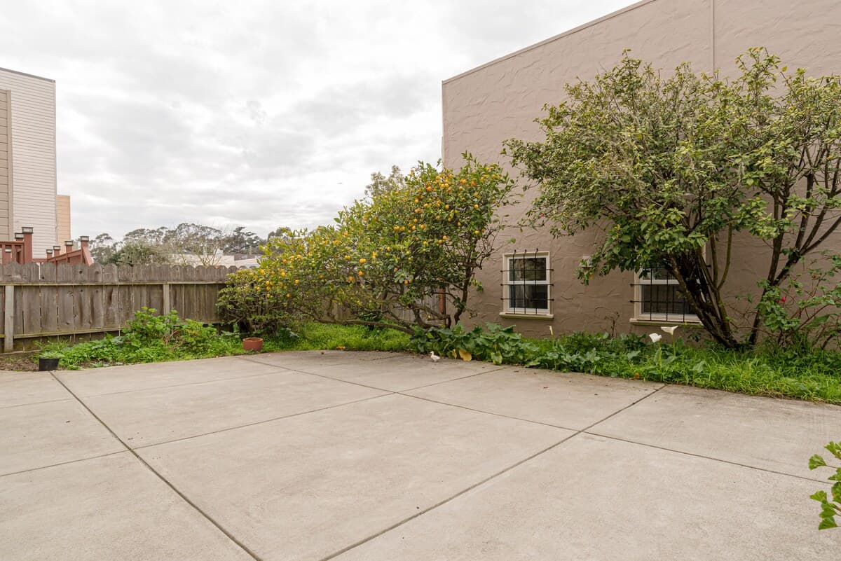 Relaxed 3B/2Ba Home with Private Parking - Photo 34