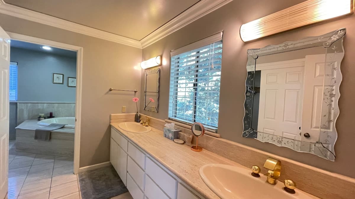 Home in West Menlo Park · ★4.89 · 5 bedrooms · 7 beds · 4 baths - Image 67