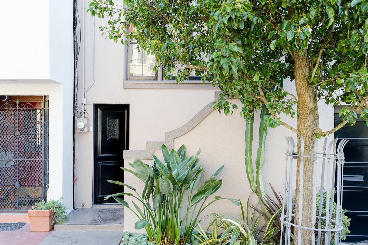 Private Lux Studio Apt. W Garden/Hammock BART - Photo 23