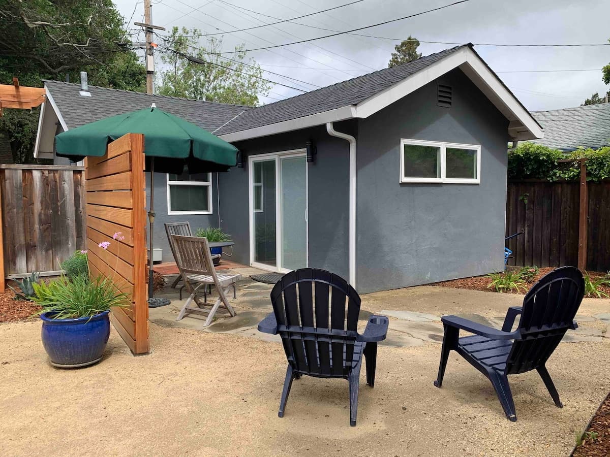 Guesthouse in Menlo Park · ★4.92 · Studio · 2 beds · 1 bath - Image 4