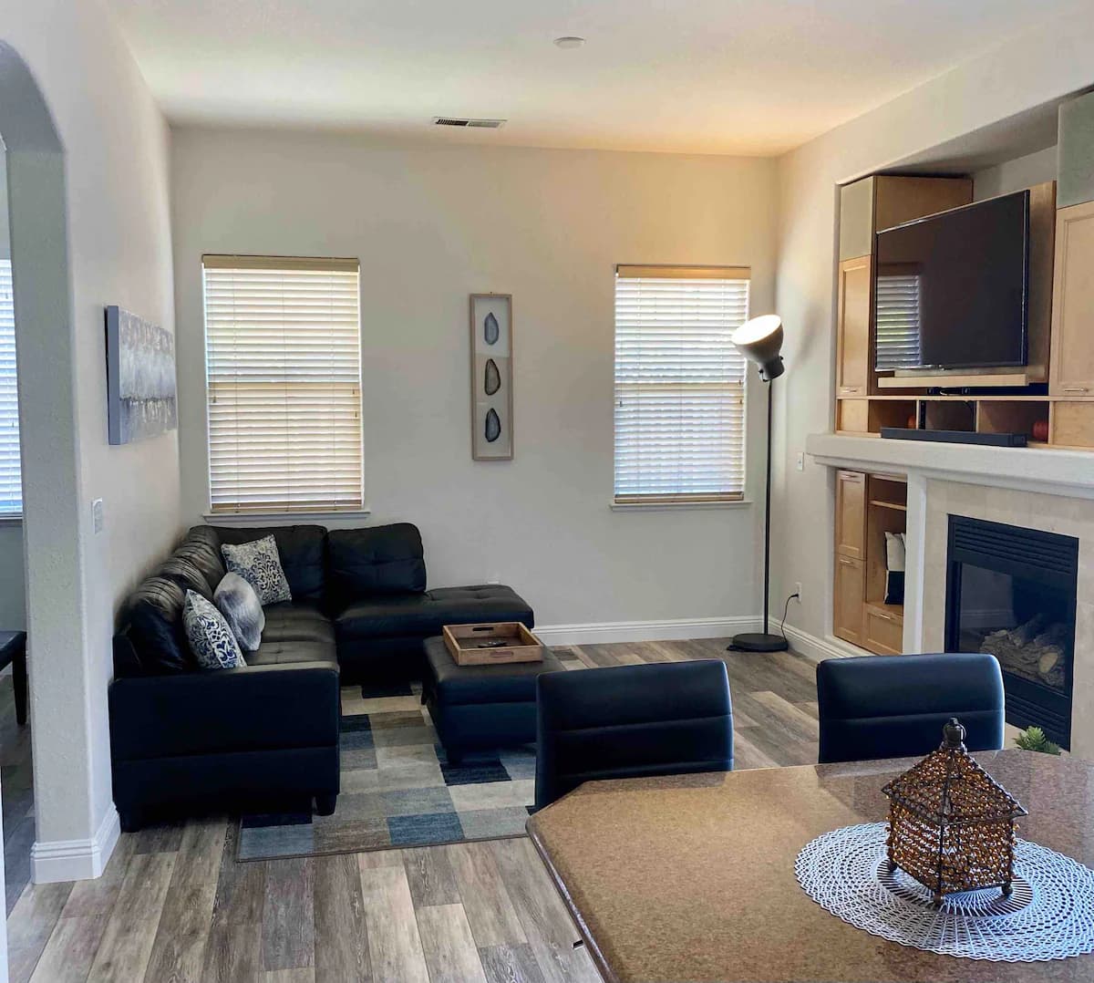 Home in East Palo Alto · ★4.79 · 4 bedrooms · 5 beds · 2.5 baths - Image 9
