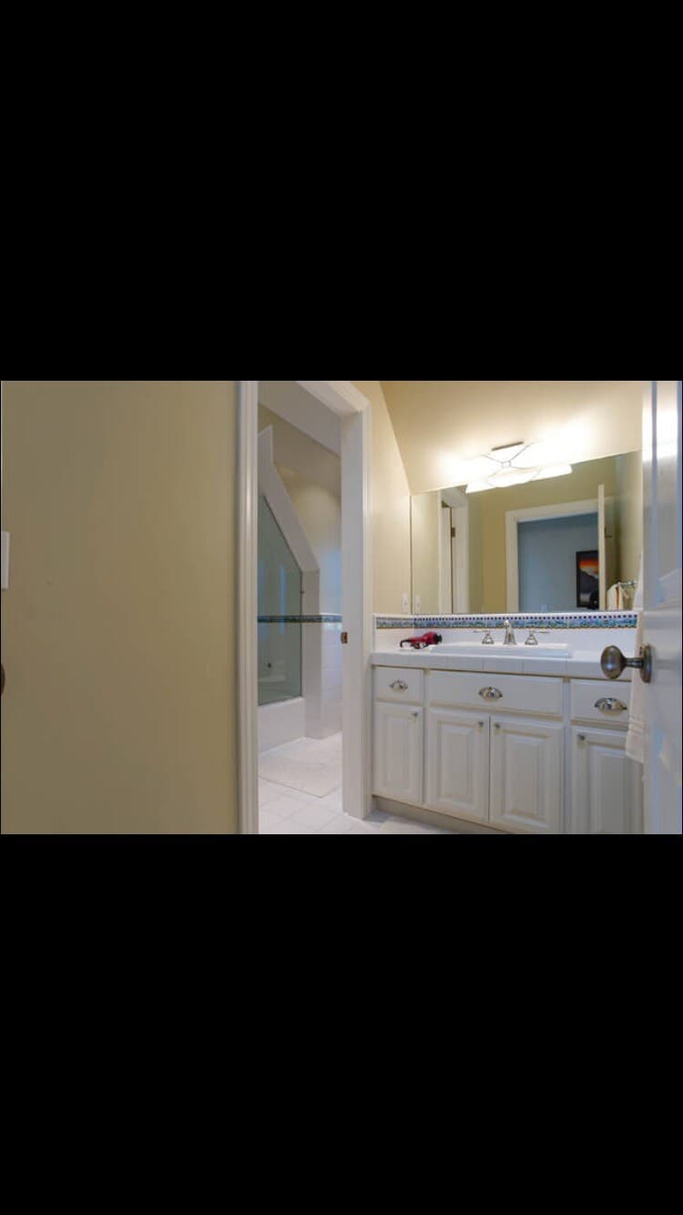 Home in Menlo Park · ★4.84 · 5 bedrooms · 6 beds · 4.5 baths - Image 30