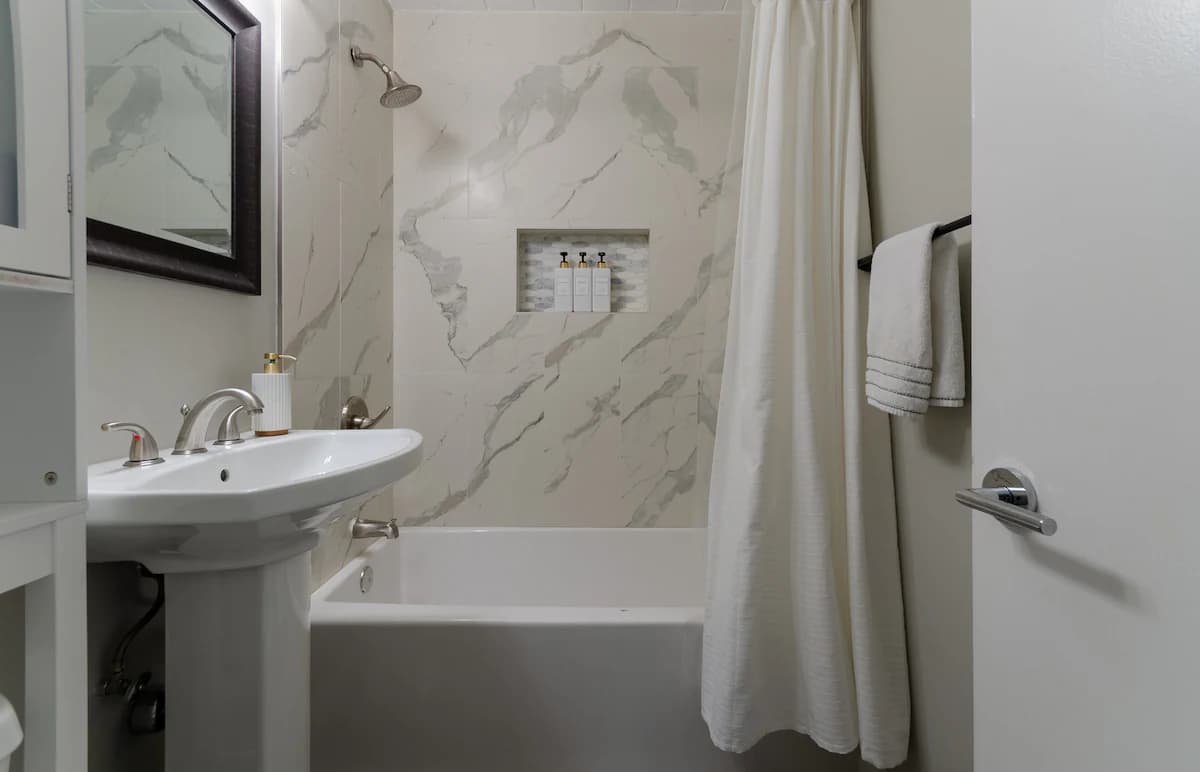 Home in Palo Alto · ★5.0 · 5 bedrooms · 6 beds · 3 baths - Image 26