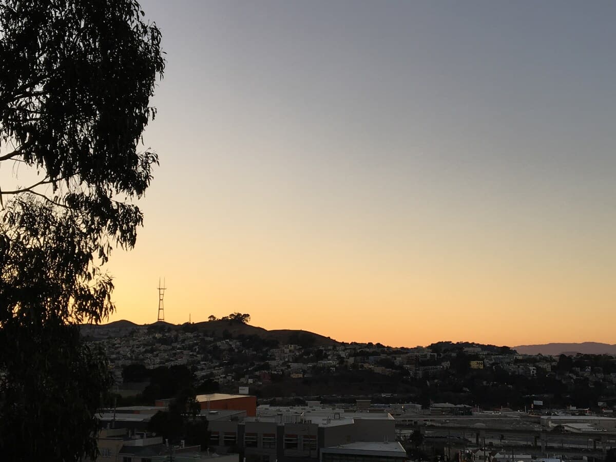 Chic, sun-drenched studio w/views and parking. - Photo 30