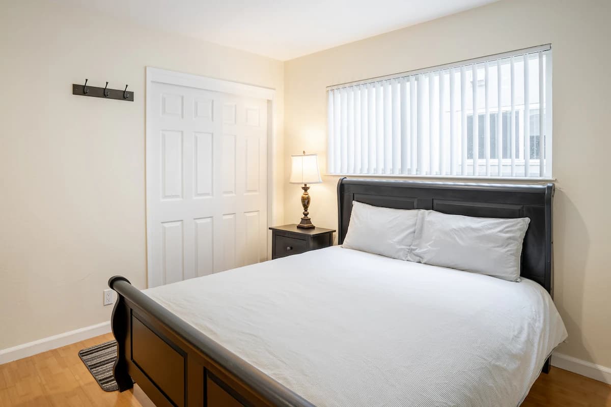 Renovated 2 BR Apt Near Mountain View Downtown - Image 43