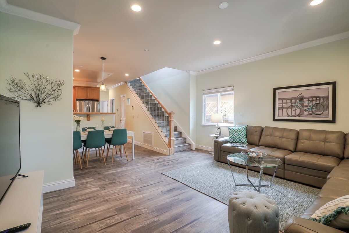 Home in Mountain View · ★4.88 · 4 bedrooms · 6 beds · 3.5 baths - Image 3