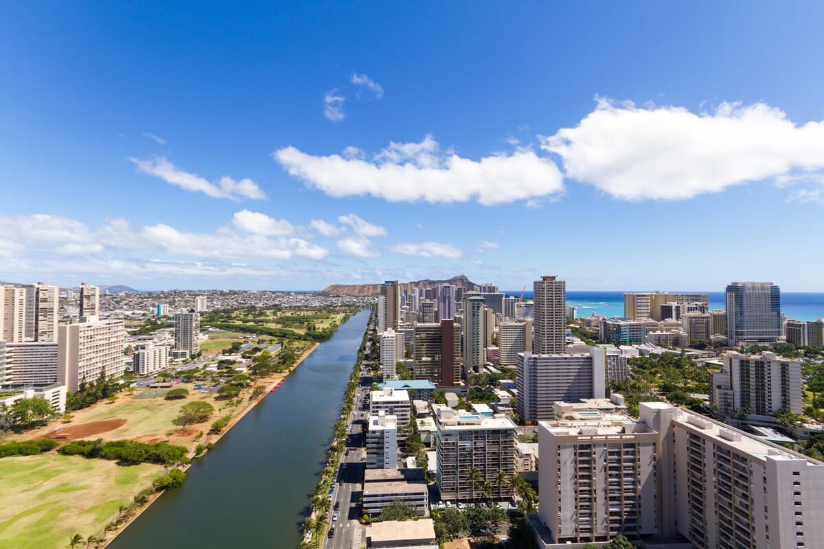 Condo in Honolulu · ★4.55 · 2 bedrooms · 4 beds · 2 private baths - Image 13