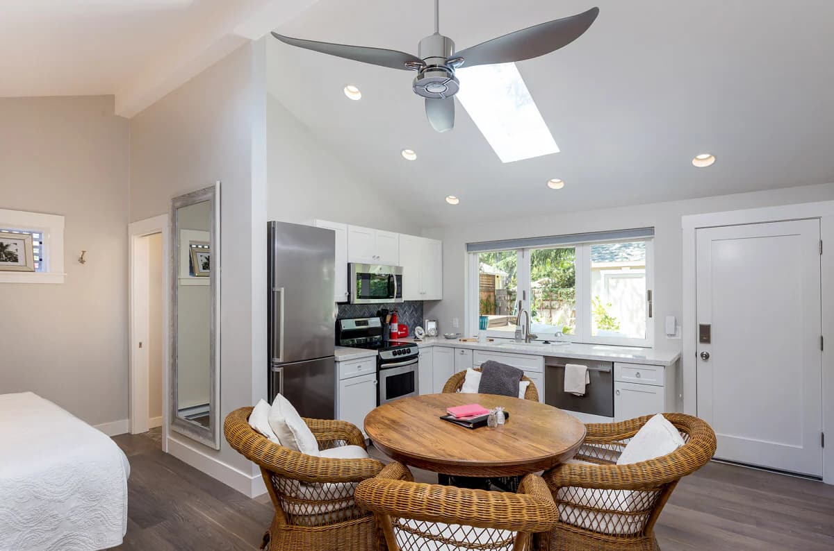 Guesthouse in Mountain View · ★4.94 · Studio · 2 beds · 1 bath - Image 3