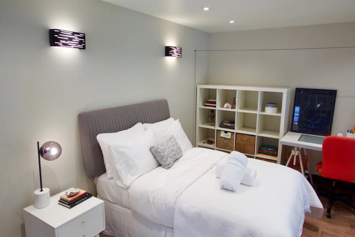 Home in Palo Alto · ★4.95 · 3 bedrooms · 3 beds · 3 baths - Image 24