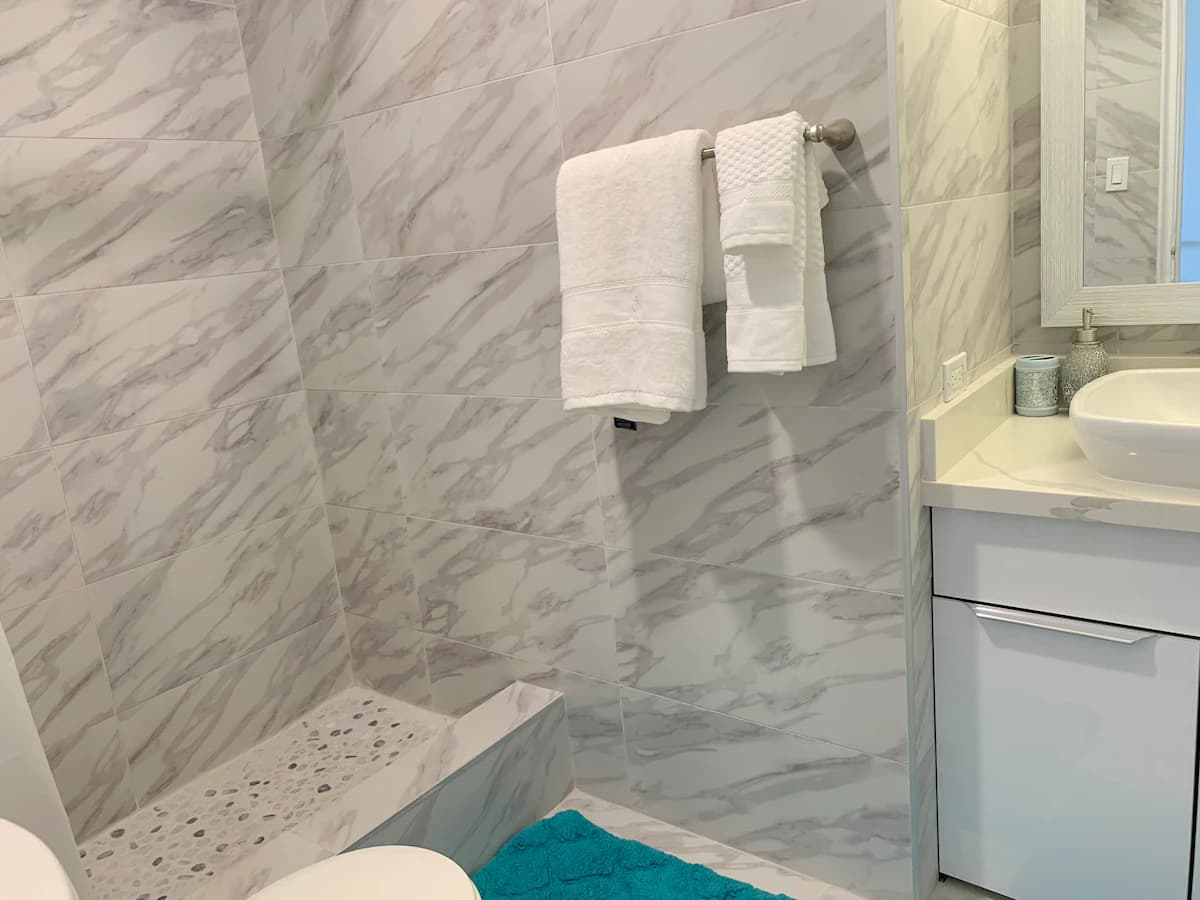 Condo in Honolulu · ★4.73 · Studio · 1 bed · 1 shared bath - Image 9