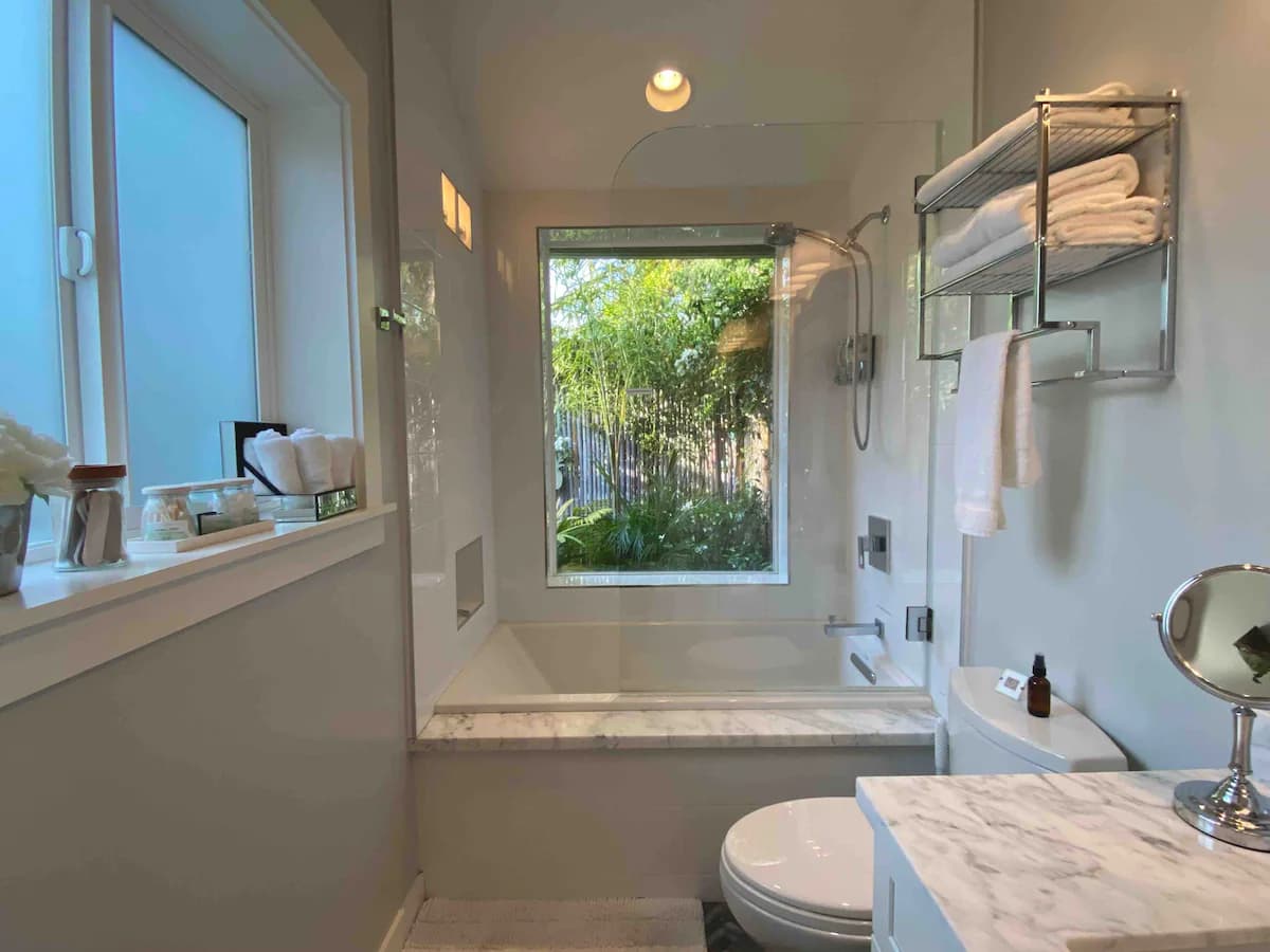Guesthouse in Mountain View · ★4.94 · Studio · 2 beds · 1 bath - Image 9
