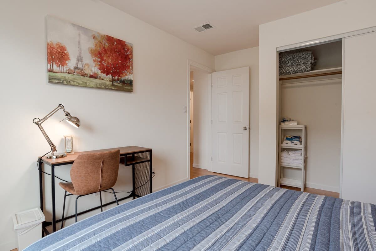 Relaxed 3B/2Ba Home with Private Parking - Photo 16