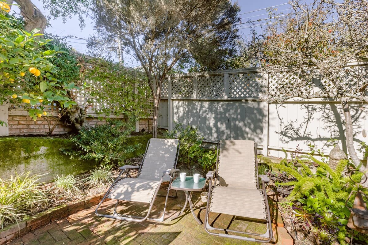 Noe Valley Victorian w/ Chef's Kitchen & Yard - Photo 29