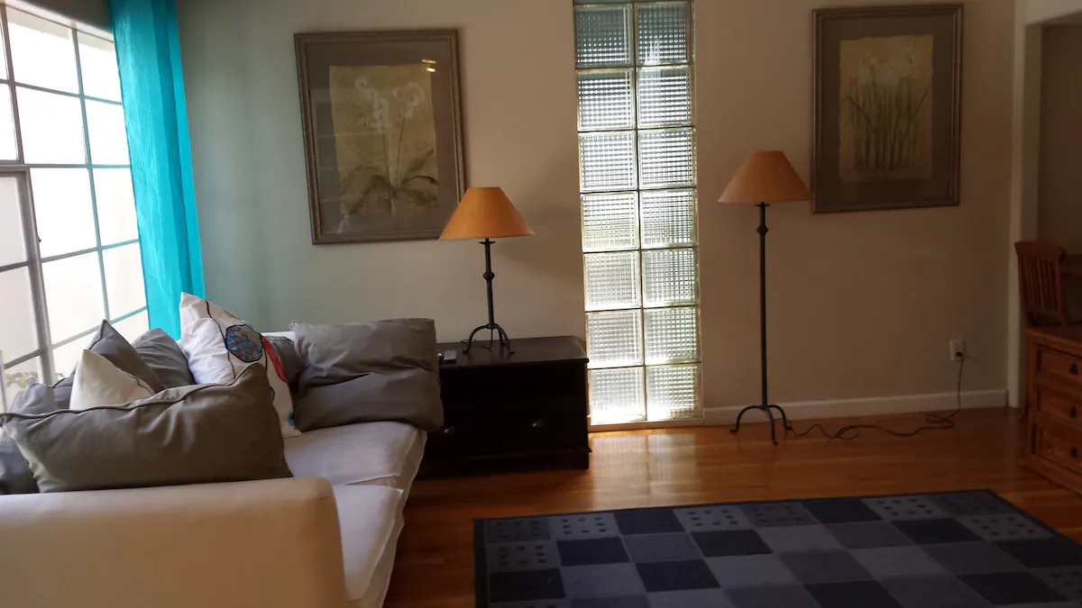 Townhouse in Palo Alto · ★3.82 · 1 bedroom · 1 bed · 1 bath - Image 3