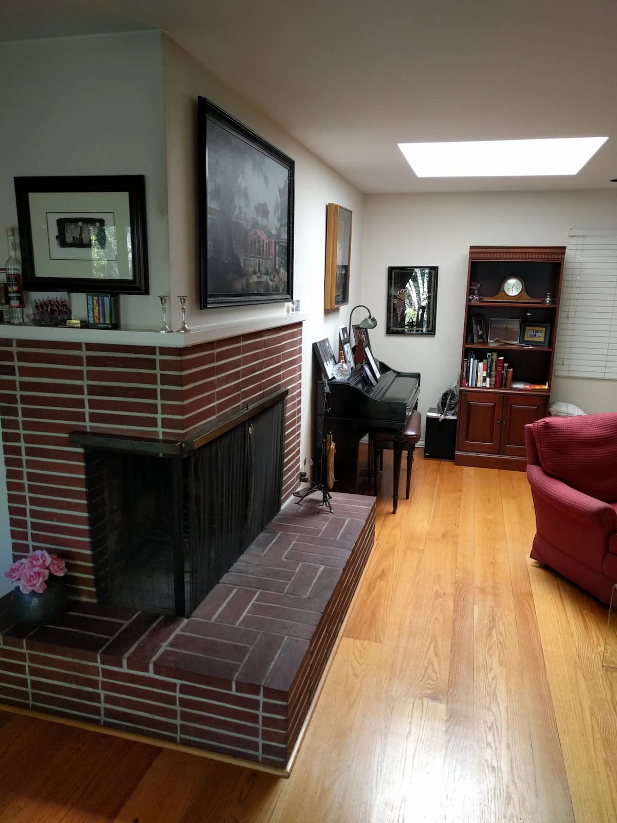 Home in Palo Alto · ★4.92 · 5 bedrooms · 5 beds · 2.5 baths - Image 2