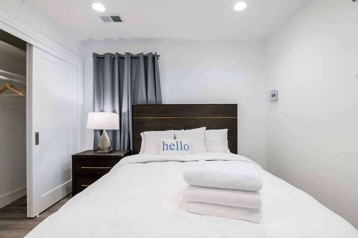 Home in East Palo Alto · ★4.88 · 3 bedrooms · 3 beds · 1.5 baths - Image 24