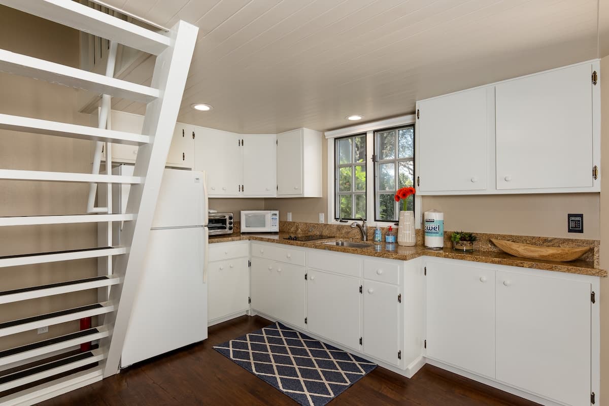 Guesthouse in Menlo Park · ★4.98 · Studio · 3 beds · 1 bath - Image 5