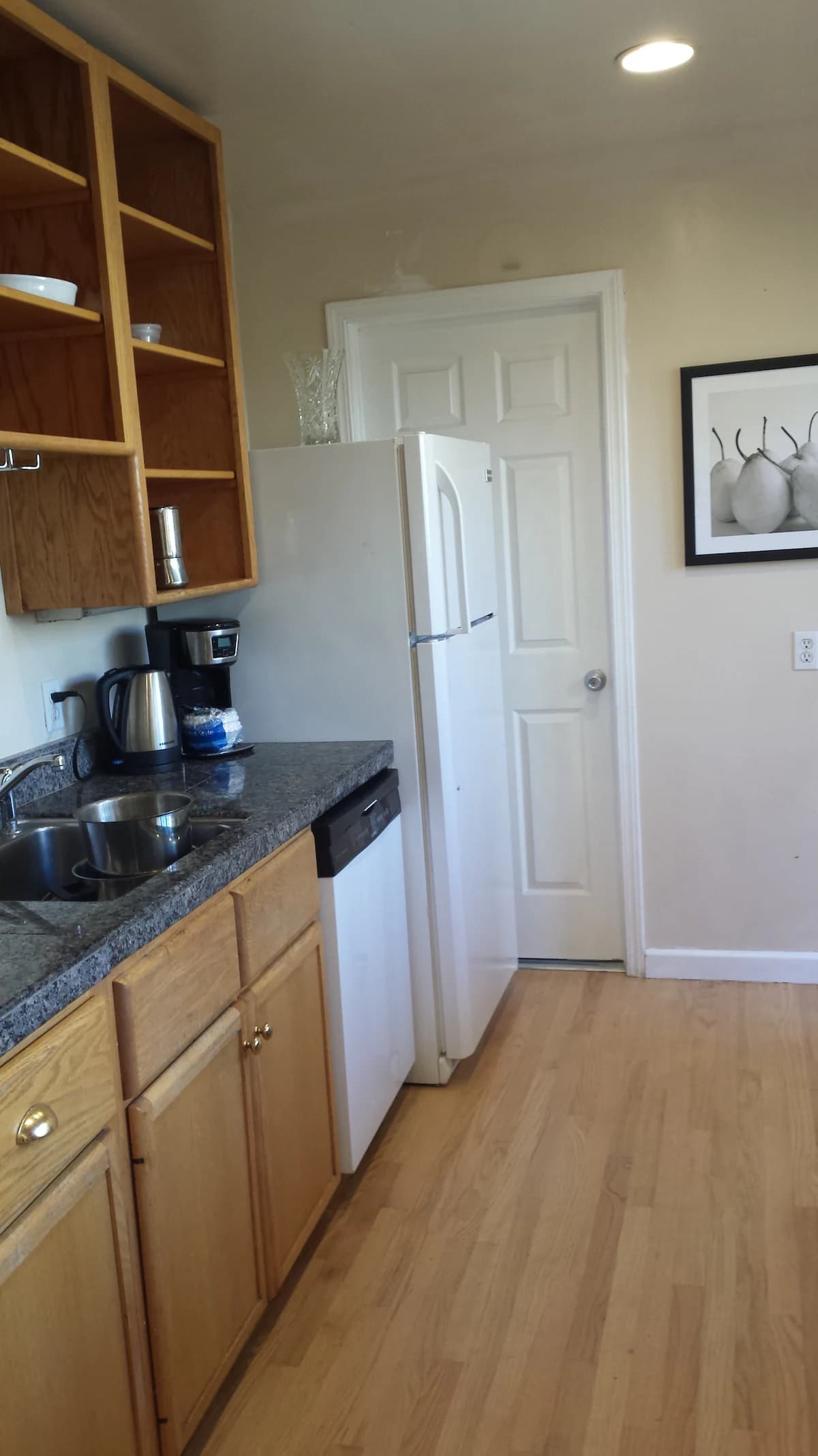 Home in Palo Alto · ★4.16 · 2 bedrooms · 3 beds · 1.5 baths - Image 9
