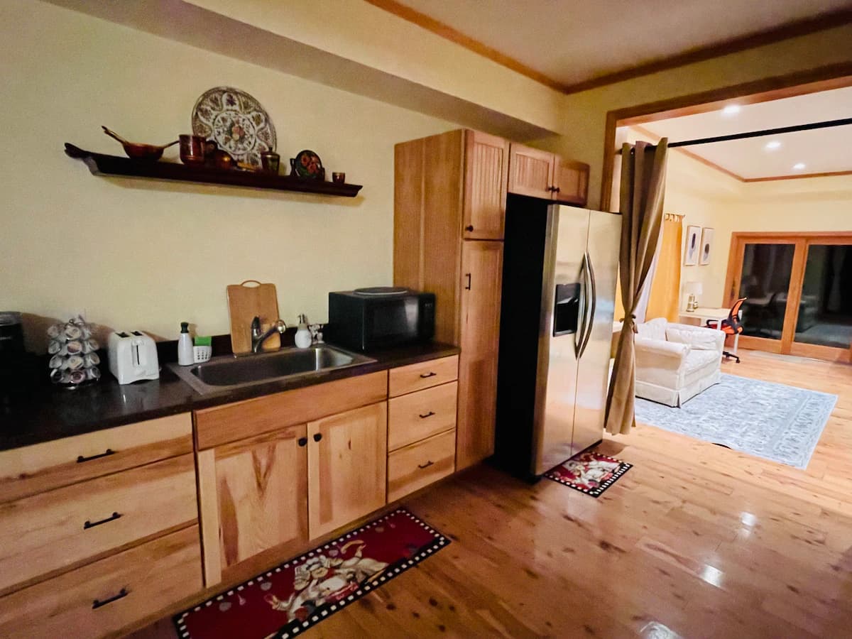 Steps to Golden Gate Park, renovated 2BR with yard - Photo 15