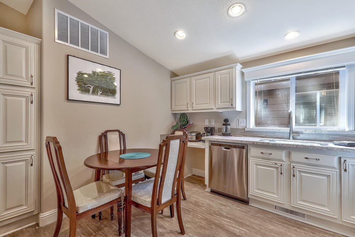 Gated Townhome, AC, Walk to Heavenly & Casinos - Photo 10